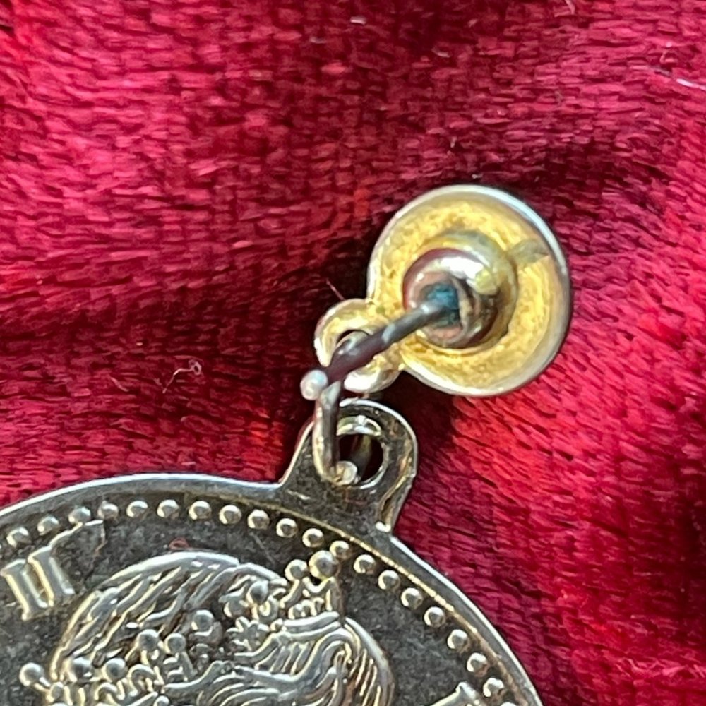 ⭐️HP⭐️VTG▪️Queen Elizabeth II D.G. Regina Commemorative Pierced Coin Earrings - Picture 6 of 6